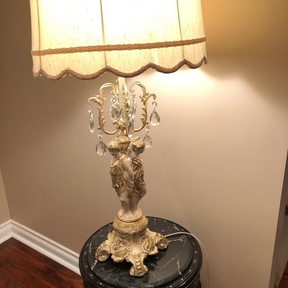 2 Belgian Crystal Table lamps with antique base . Very good condition. Used . - Picture 5 of 9